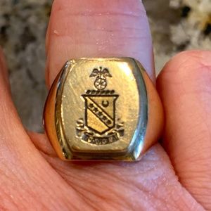 Men’s 10 kt Gold class signet ring